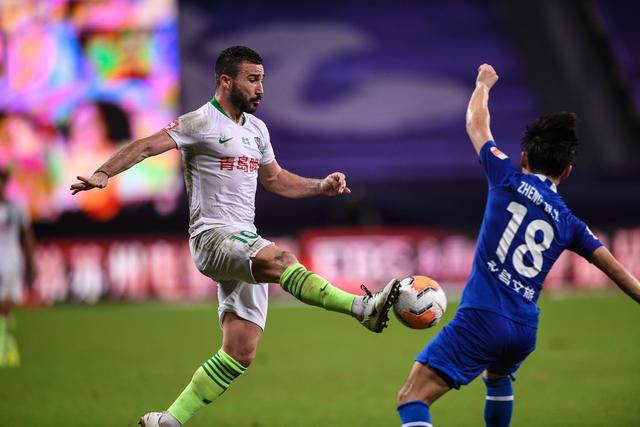 布朗28分绿军险胜狼队5连胜 篮网送国王3连败